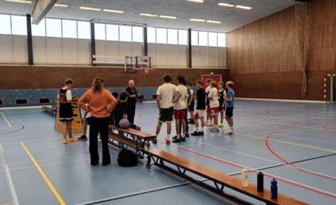 U-16 spelers volgen scheidsrechterscursus